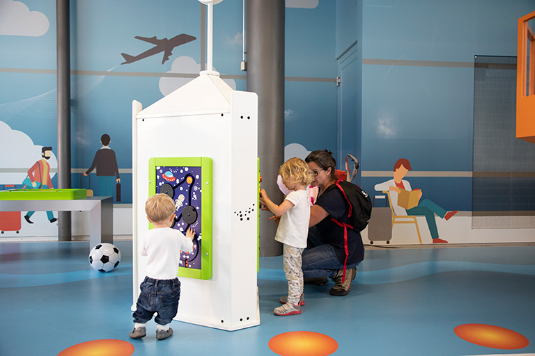 IKC Geneve airport speelhoek voor kinderen om het wachten aangenamer te maken