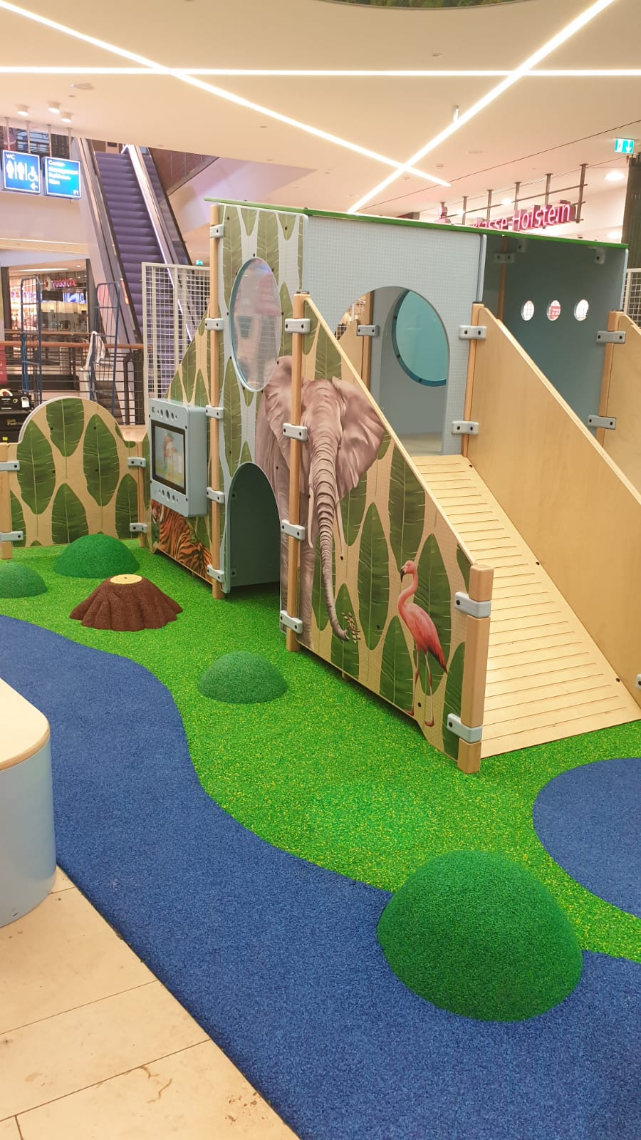 IKC speelhoek voor kinderen bij shoppingcenter Marktplatz in Duitsland IKC speelhoek voor kinderen bij shoppingcenter Marktplatz in Duitsland