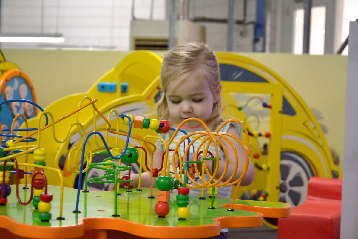 Verschillende kindermeubelen voor uw speelhoek of onder een speelconcept