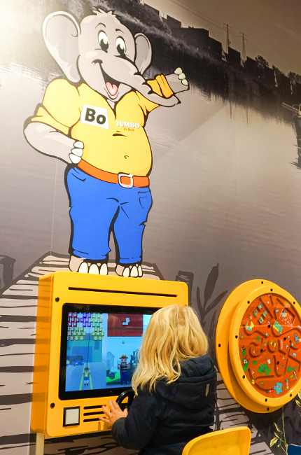 Kinderhoek in supermarkt Jumbo Els Boek in Leeuwarden met mascotte Bo de olifant