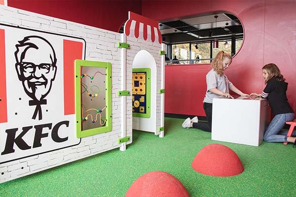 Een custom made kinderhoek voor uw fastfood restaurant