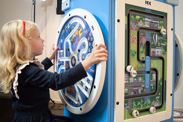 Bosch Car Services Showroom kinderhoek met custom modules Bosch Car Services Showroom kinderhoek met custom modules
