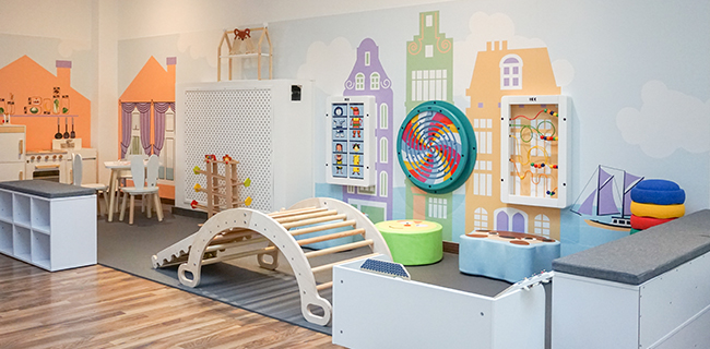 IKC speelhoek met keukentje voor kinderen in kindercafe Bude Eins in Pempelfort Duitsland IKC speelhoek met keukentje voor kinderen in kindercafe Bude Eins in Pempelfort Duitsland