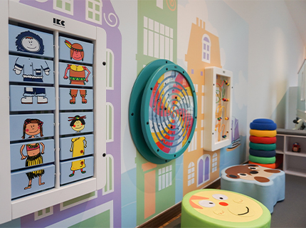 IKC speelhoek met keukentje voor kinderen in kindercafe Bude Eins in Pempelfort Duitsland IKC speelhoek met keukentje voor kinderen in kindercafe Bude Eins in Pempelfort Duitsland