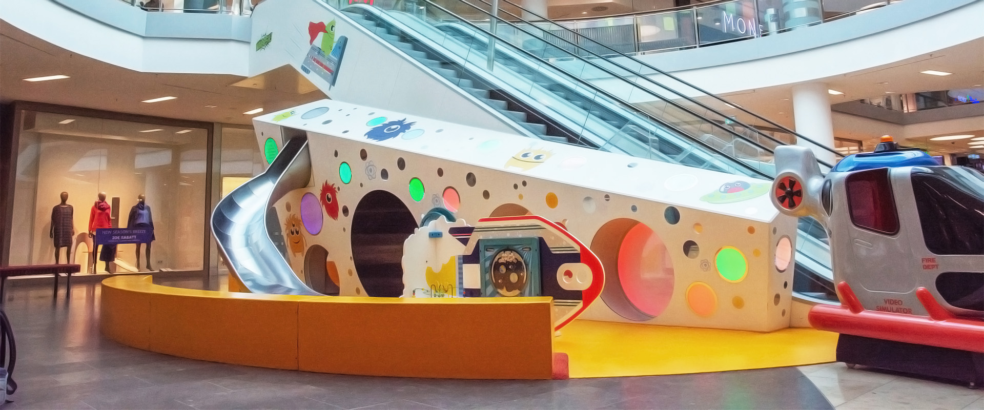 IKC speelhoek met ruimte thema in winkelcentrum Rheinpark Center Neuss IKC speelhoek met ruimte thema in winkelcentrum Rheinpark Center Neuss