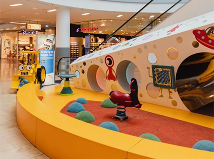 IKC speelhoek met ruimte thema in winkelcentrum Rheinpark Center Neuss IKC speelhoek met ruimte thema in winkelcentrum Rheinpark Center Neuss