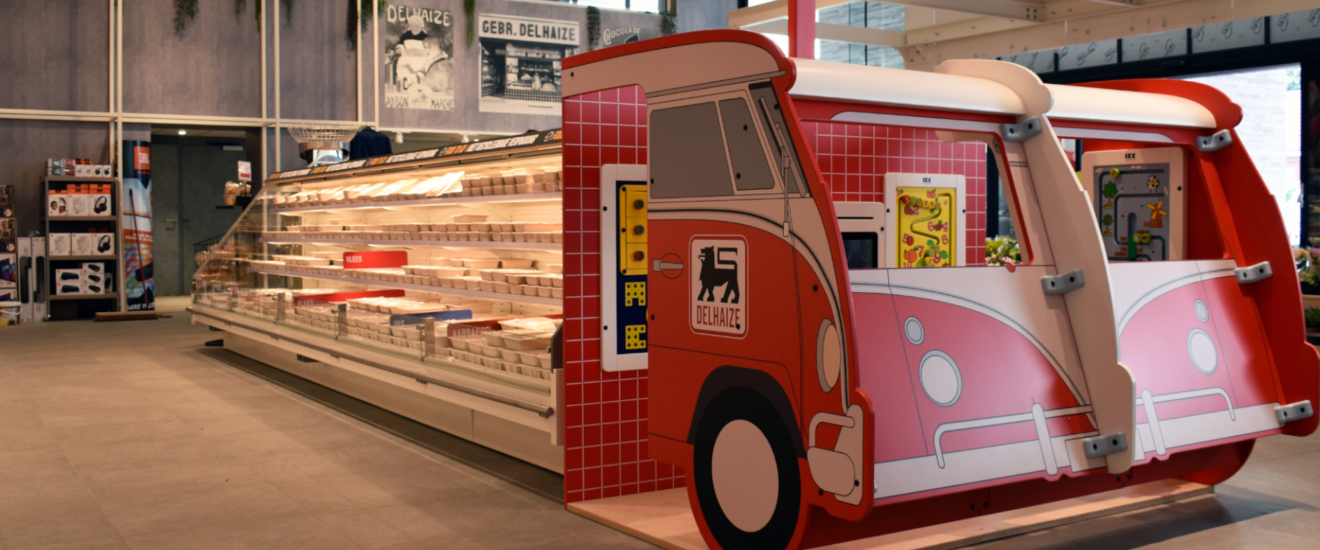 Merkez ofisteki süpermarkette çocuk köşesi Merkez ofisteki süpermarkette çocuk köşesi