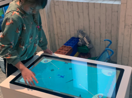 interactieve speeltafel voor kinderen in een restaurant